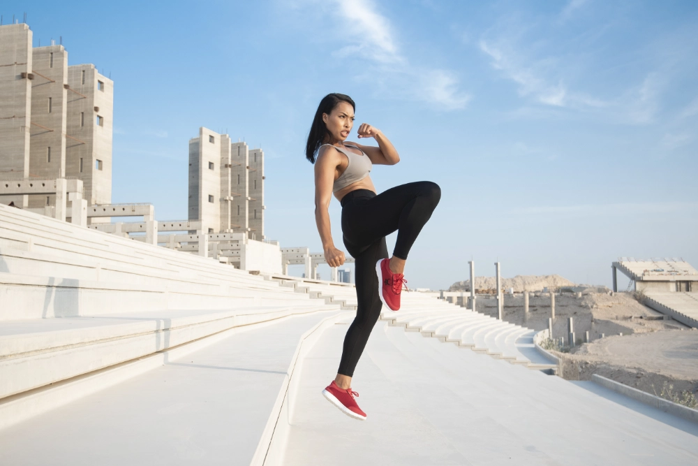 Fitness influencer Nelita kick boxing outdoor in Dubai