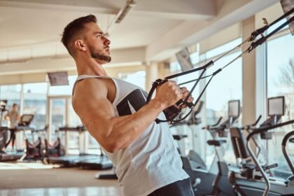 Close grip high row exercise on a TRX