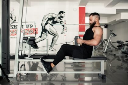 seated cable row, back exercise demonstration