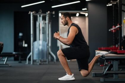 A young man doing bulgarian split squat exercise